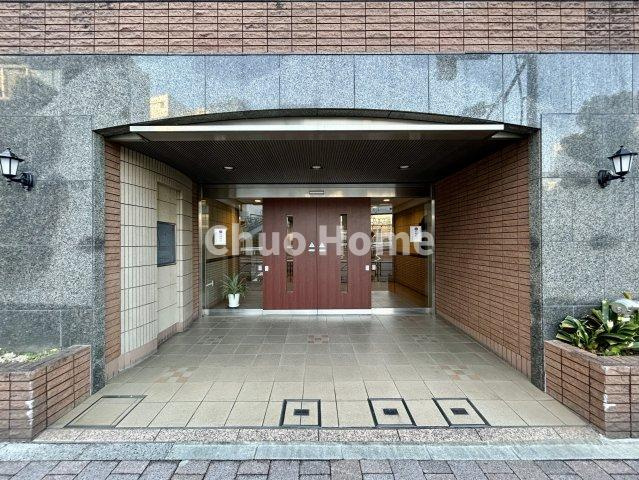 朝日サテライト上野のエントランス|【エントランス】マンションのエントランスは、その物件の印象を決める、顔とも言える場所です。毎日通る場所ですからきれいなのが一番です。