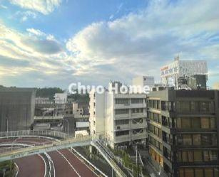 朝日サテライト上野の展望|手を伸ばせば、ふれることが出来そうな環境が、そのままインテリアになったような印象です。その豊かな眺望にふさわしい空間には、通風・採光にも優れ、心地よい光と風があふれています