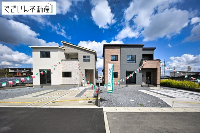 【外観】 | ワイウッドコート本庄市本庄第9期　新築住宅 | ≪2号棟≫南向きの穏やかな佇まいが、家族の新しい日常を優しく包み込む。静かな街並みに、安心して子育てできる環境が整っています。
現地(2026年3月撮影)
