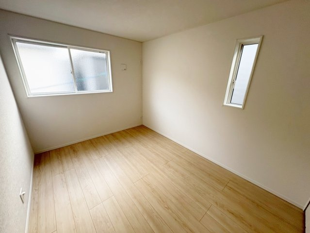 羽束師菱川町2号地の洋室
