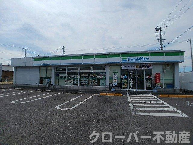 ラフィネ・メゾンＤの周辺|ファミリーマート高松円座店さんまで450m