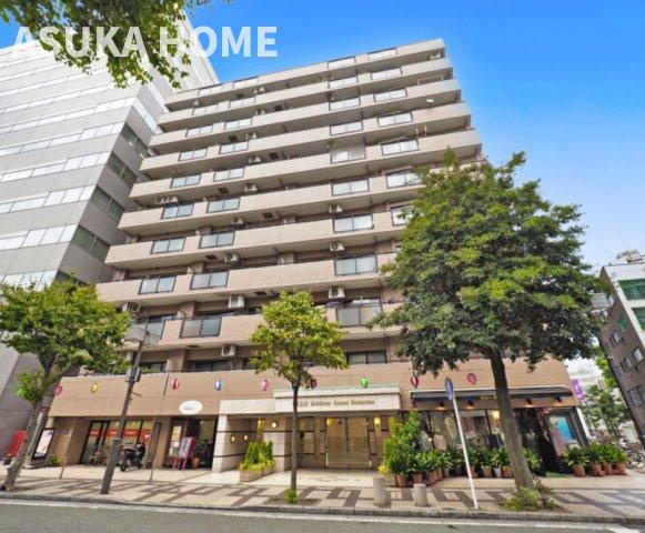 クリオ横浜関内参番館の外観|JR線と横浜市営地下鉄が乗り入れ、横浜駅まで約3分と非常に利便性が高いのが特徴です。