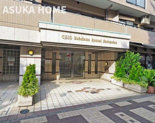 クリオ横浜関内参番館のエントランス|2026年2月から6月末まで大規模修繕工事実施しております。