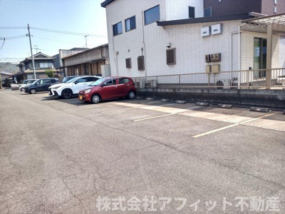 【駐車場】 | ラグジュアリ新涯　A棟