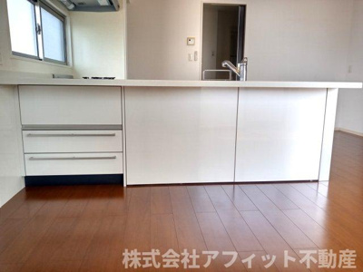 【その他】 | ラグジュアリ新涯　A棟 | リビング収納※イメージです