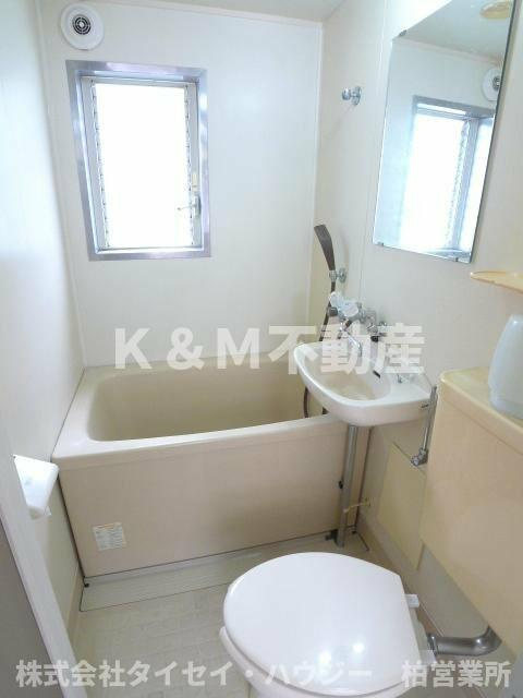 柏セブンコーポの浴室|日々の疲れを癒すお風呂付です