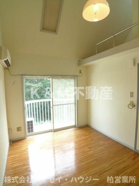 柏セブンコーポの居間・リビング|ゆったりとしたリビングです