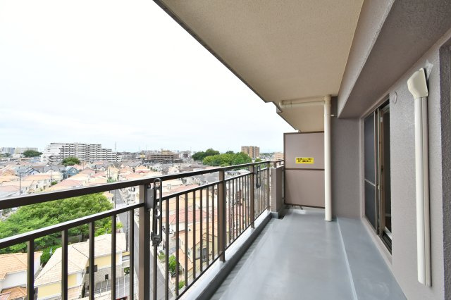 ガーデンコート大宮本郷のバルコニー|難しいイメージの住宅ローンは経験スタッフが丁寧にお手伝いしますのでご安心下さい。「家を買って終わり」ではなく、「買ってからがスタート」と考え、一人ひとりにあった資金計画やプランをご提案致します！