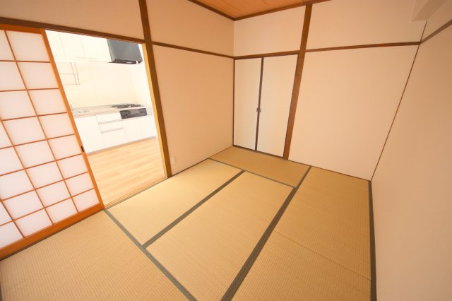 メゾン佐保B棟の和室