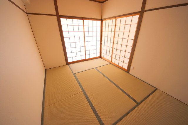 メゾン佐保B棟の和室