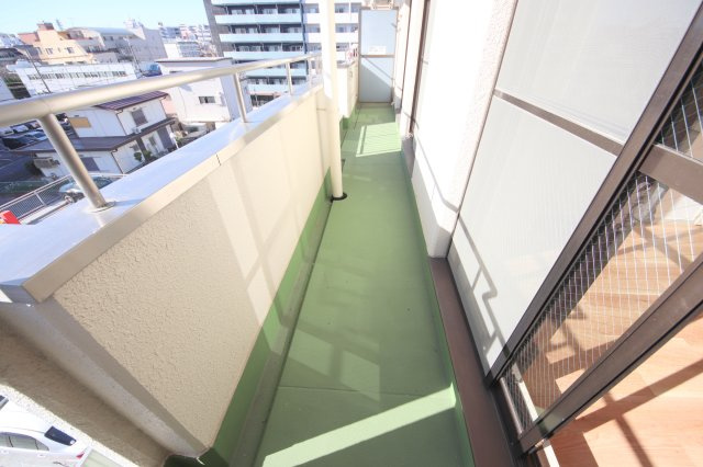 メゾン佐保B棟のバルコニー