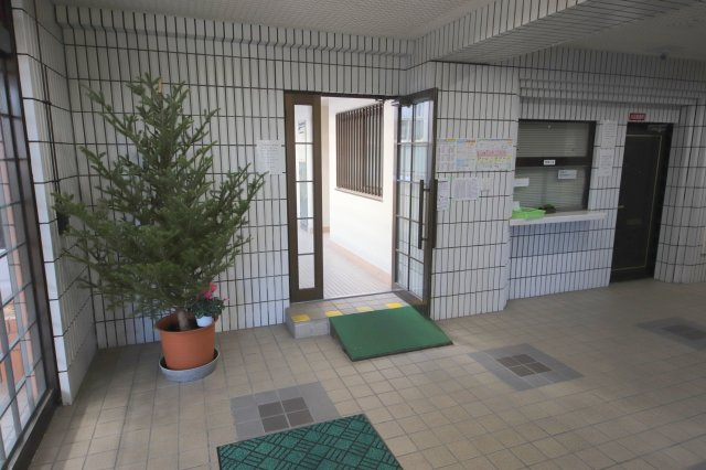 メゾン佐保B棟のロビー