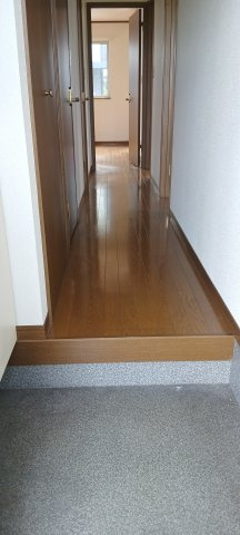 ラシーヌC棟の玄関