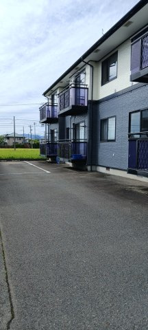 ラシーヌC棟の駐車場