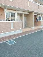 清潔なエントランスです