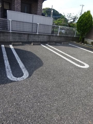 駐車場に車を止められます