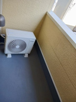 暖かな日差しのふりそそぐバルコニー