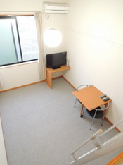 ゆったり過ごせる居間です