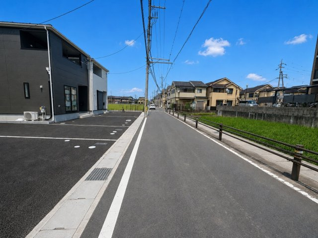 羽束師菱川町5号地の前面道路含む現地写真