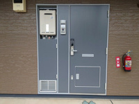 収納もある玄関です