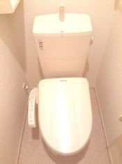 コンパクトで使いやすいトイレです