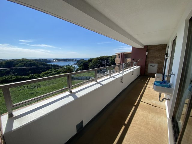 メビウスブレイン油壺マリナテラスのバルコニー|３部屋から使える広々バルコニー
スロップシンクもあります