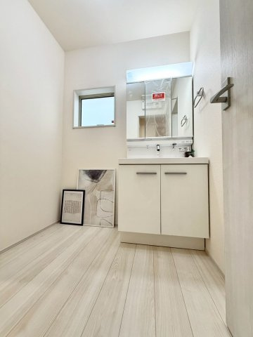 リーブルガーデン八重瀬町玻名城 第２・２号棟のその他|シャンプードレッサー付き洗面化粧台・収納スペースも確保できるゆったり空間◎