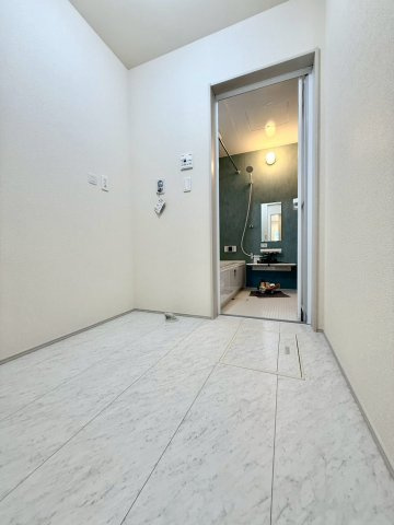 リーブルガーデン八重瀬町玻名城 第２・２号棟のその他|ランドリールーム完備。洗う・干す・しまうを一か所で済み、毎日の家事がスムーズに整います◎