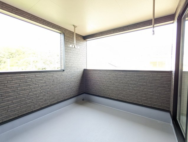 東海村村松　第６のバルコニー|ルーフバルコニーで家族全員の洗濯物の干せちゃいます！屋根付きで急な雨でも安心！