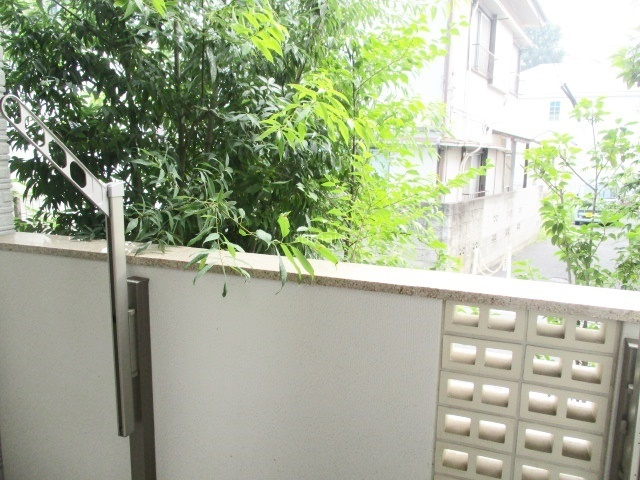 Forest真正寺坂のバルコニー|広いバルコニーで洗濯物も外に干せます。