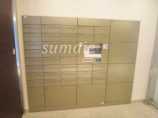 Forest真正寺坂のその他共用部分|集合ポストと宅配ボックスです。