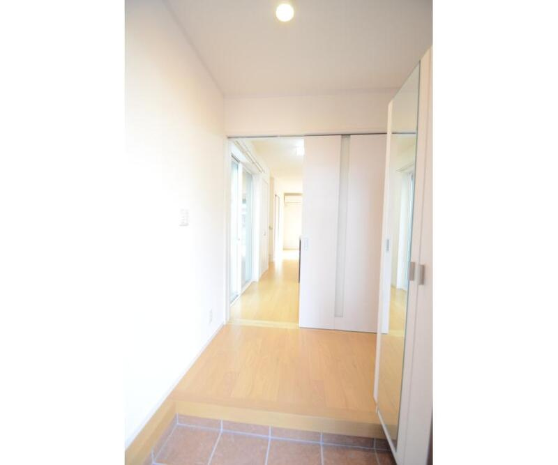 西原町戸建　の玄関