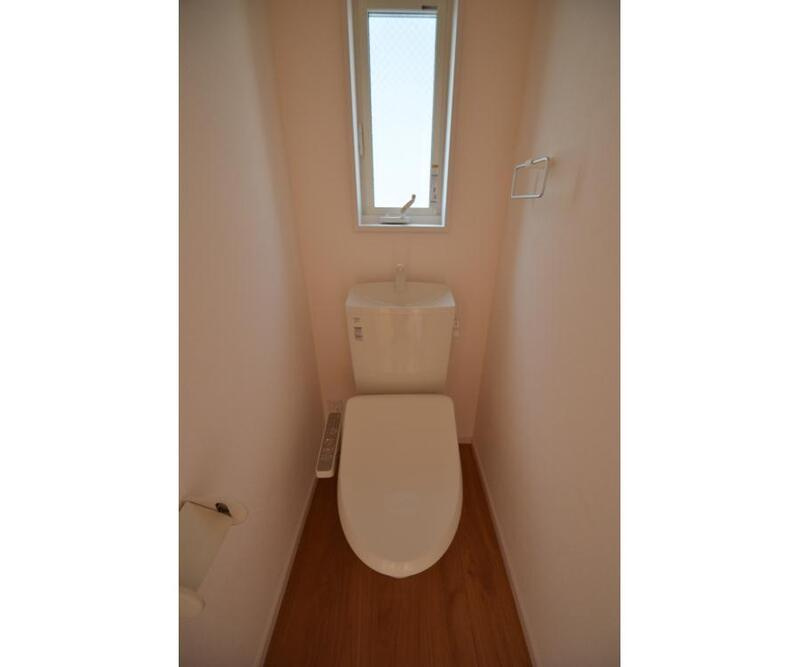 西原町戸建　のトイレ