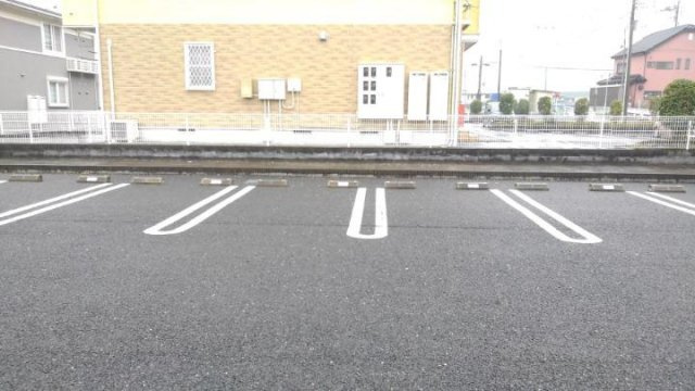車をお持ちの方に嬉しい駐車場付きの物件です