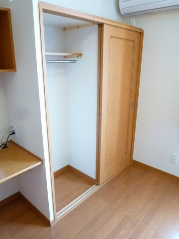 明るい色調の室内です