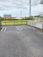 車をお持ちの方に嬉しい駐車場付きの物件です