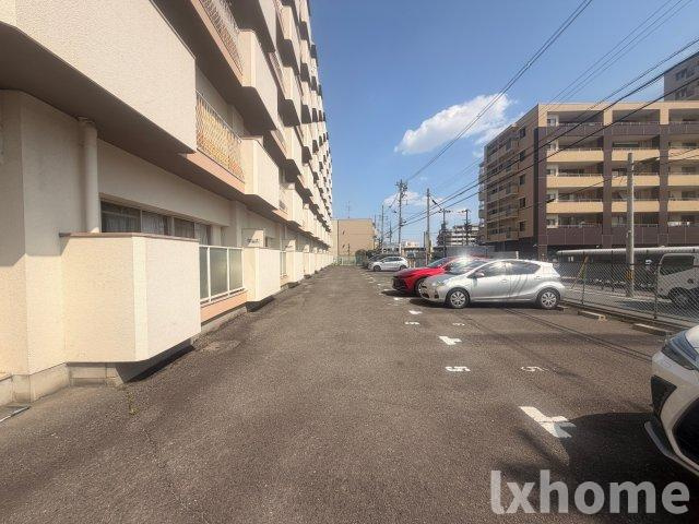 ローズハイツ茨木の駐車場