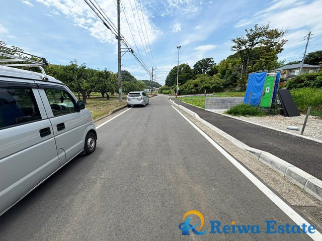 新築戸建　茅ヶ崎市芹沢の前面道路含む現地写真
