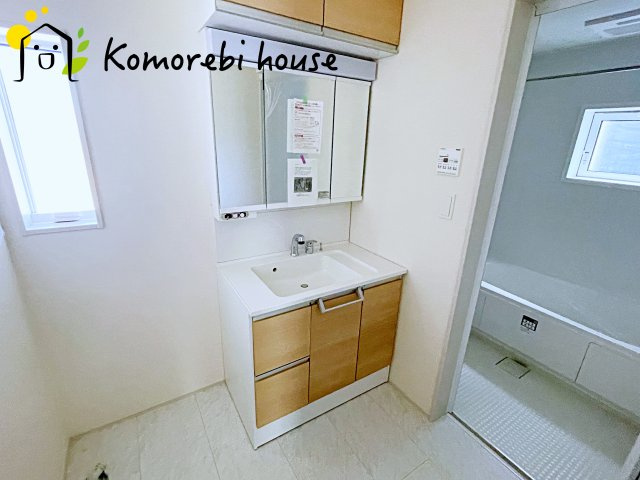 上尾市本町５丁目　新築一戸建て　ブルーミングガーデン　01の独立洗面台|独立洗面化粧台付き