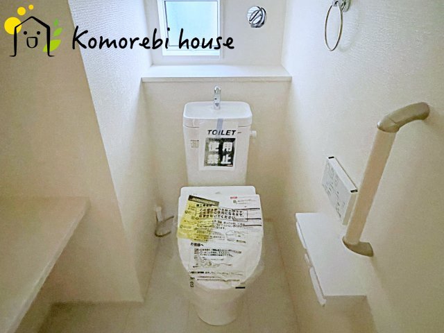 上尾市本町５丁目　新築一戸建て　ブルーミングガーデン　01のトイレ|コンパクトで使いやすいトイレです