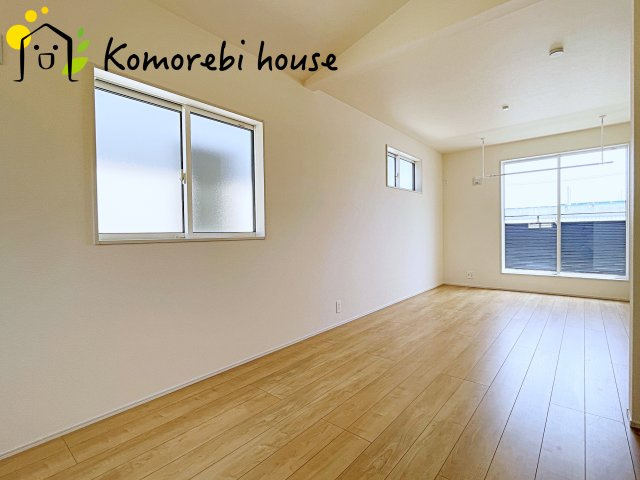 上尾市本町５丁目　新築一戸建て　ブルーミングガーデン　01の寝室|使い勝手のいい寝室です