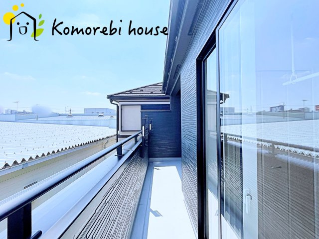 上尾市本町５丁目　新築一戸建て　ブルーミングガーデン　01のバルコニー|暖かな日差しのふりそそぐバルコニー