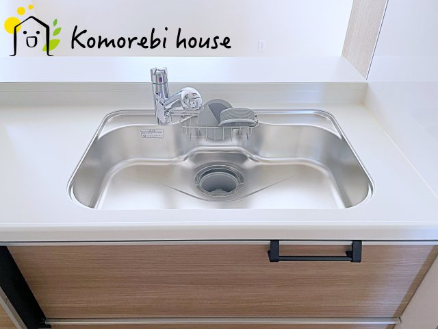 上尾市本町５丁目　新築一戸建て　ブルーミングガーデン　01のキッチン|コンパクトなキッチンで掃除もラクラク