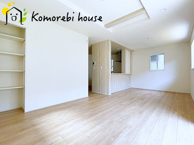 上尾市本町５丁目　新築一戸建て　ブルーミングガーデン　01の居間・リビング|おしゃれなリビングです