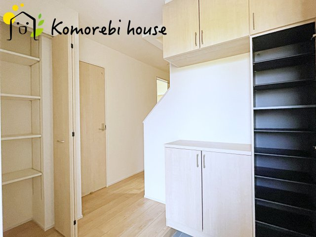 上尾市本町５丁目　新築一戸建て　ブルーミングガーデン　01の玄関|落ち着いた玄関です