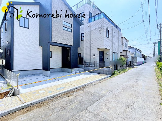 上尾市本町５丁目　新築一戸建て　ブルーミングガーデン　01の前面道路含む現地写真|5/2撮影