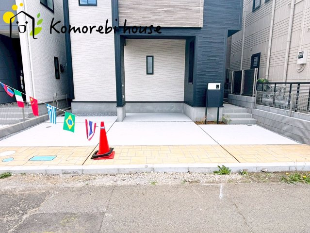 上尾市本町５丁目　新築一戸建て　ブルーミングガーデン　01の駐車場|駐車場があるので、車を買う予定の方も安心です