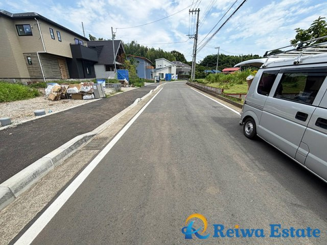 新築戸建　茅ヶ崎市芹沢の前面道路含む現地写真