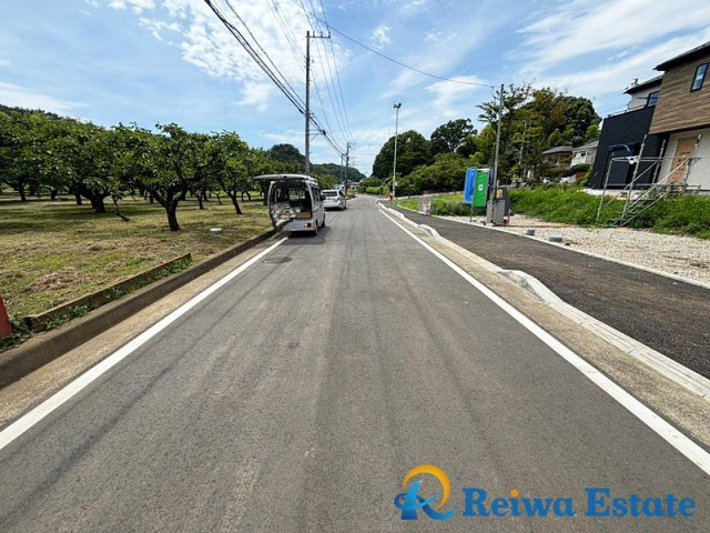 新築戸建　茅ヶ崎市芹沢の前面道路含む現地写真