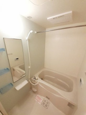 コンパクトで使いやすいお風呂です